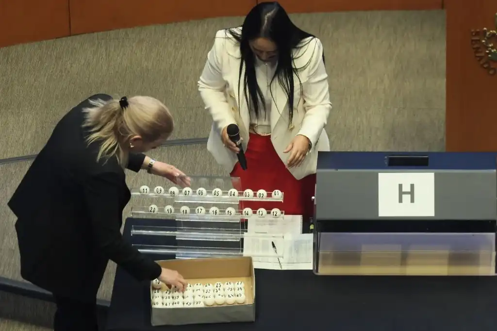 Senado elije candidatos con lotería