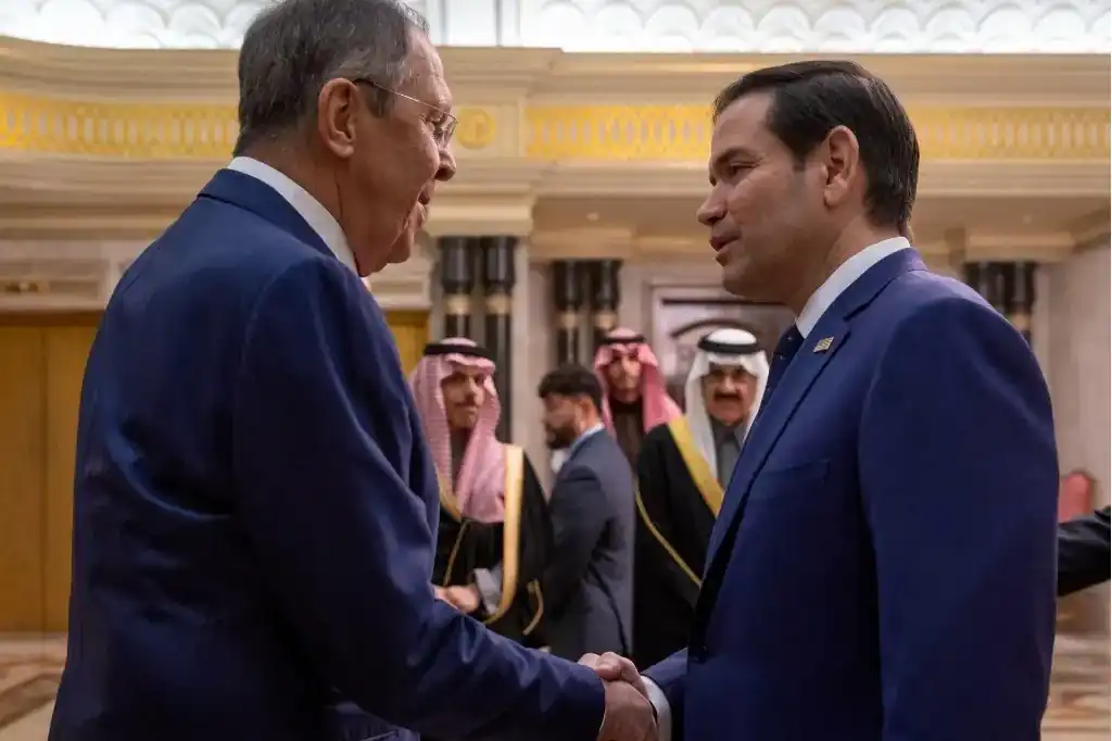 Rusia y Estados Unidos llevaron a cabo una reunión en Arabia Saudita en donde acordaron comenzar platicas para poner fin a la guerra en Ucrania.