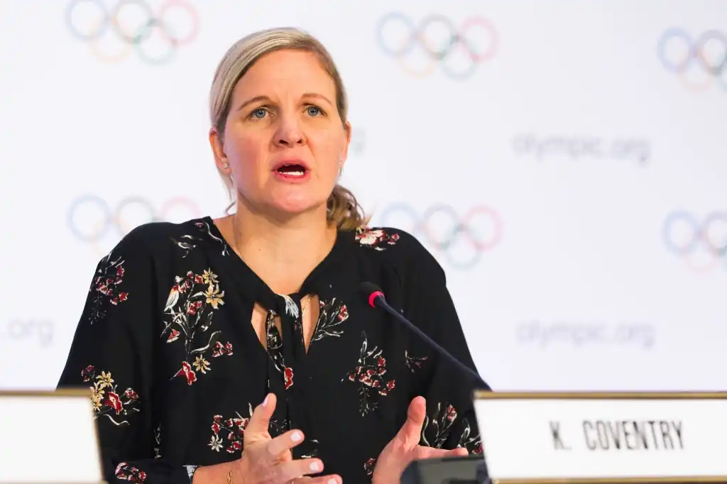 La exnadadora olímpica Kirsty Coventry fue elegida como la nueva presidenta del Comité Olímpico Internacional (COI), convirtiéndose en la primera mujer y la primera africana en ocupar el cargo.