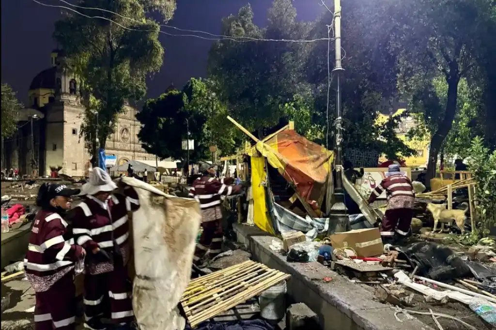 El Gobierno de la Ciudad de México llevó a cabo el desmantelamiento del campamento migrante ubicado frente a la Parroquia de la Santa Cruz y Nuestra Señora de la Soledad, en el barrio de La Merced, por la cercanía de las festividades de Semana Santa.