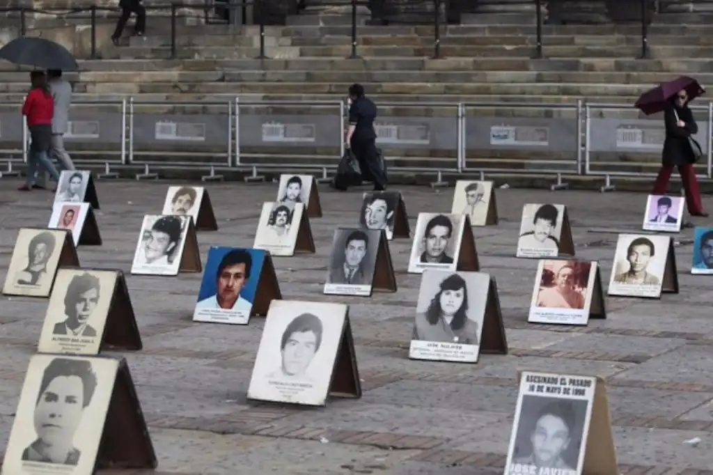 El Gobierno de la Ciudad de México presentó la nueva Estrategia de Búsqueda y Localización de Personas 2025-2030, la cual contempla un enfoque integral y humano para atender la desaparición de personas, mediante un protocolo homologado de búsqueda inmediata, nuevos centros de atención y un ambicioso programa de identificación forense.