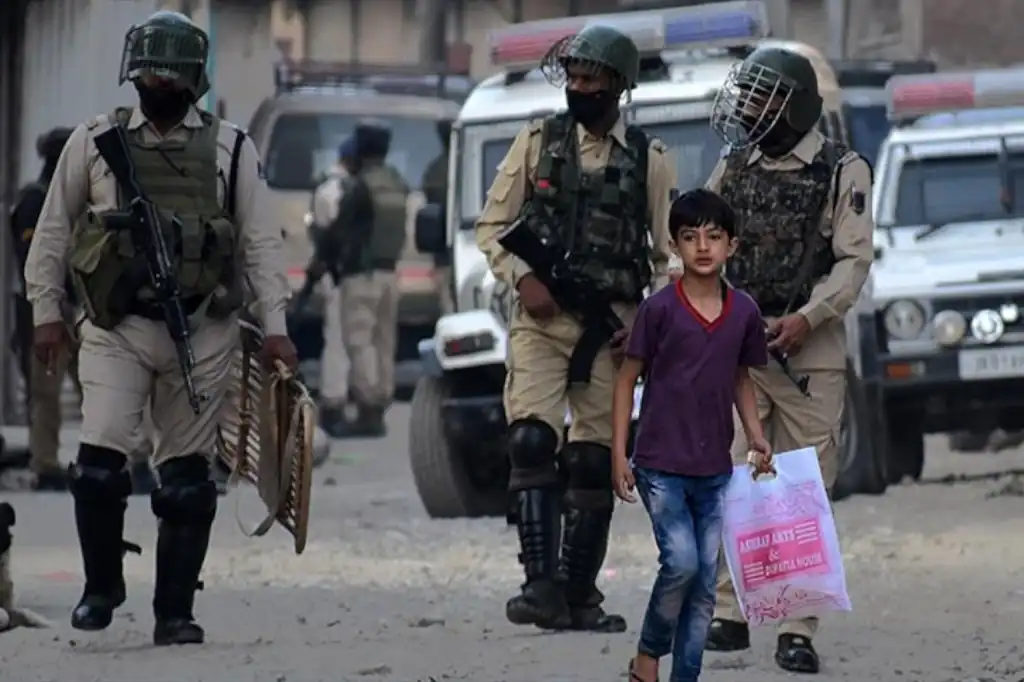 Al menos 26 personas fueron asesinadas a tiros por hombres armados mientras visitaban la pintoresca localidad de Pahalgam, a 90 kilómetros de Srinagar, Cachemira.