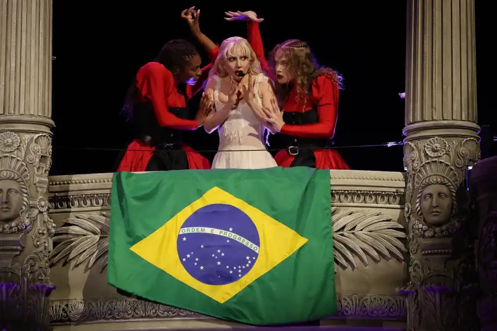 La policía de Brasil detuvo a dos individuos el pasado domingo bajo sospecha de haber planeado un atentado durante el concierto de Lady Gaga en Río de Janeiro.