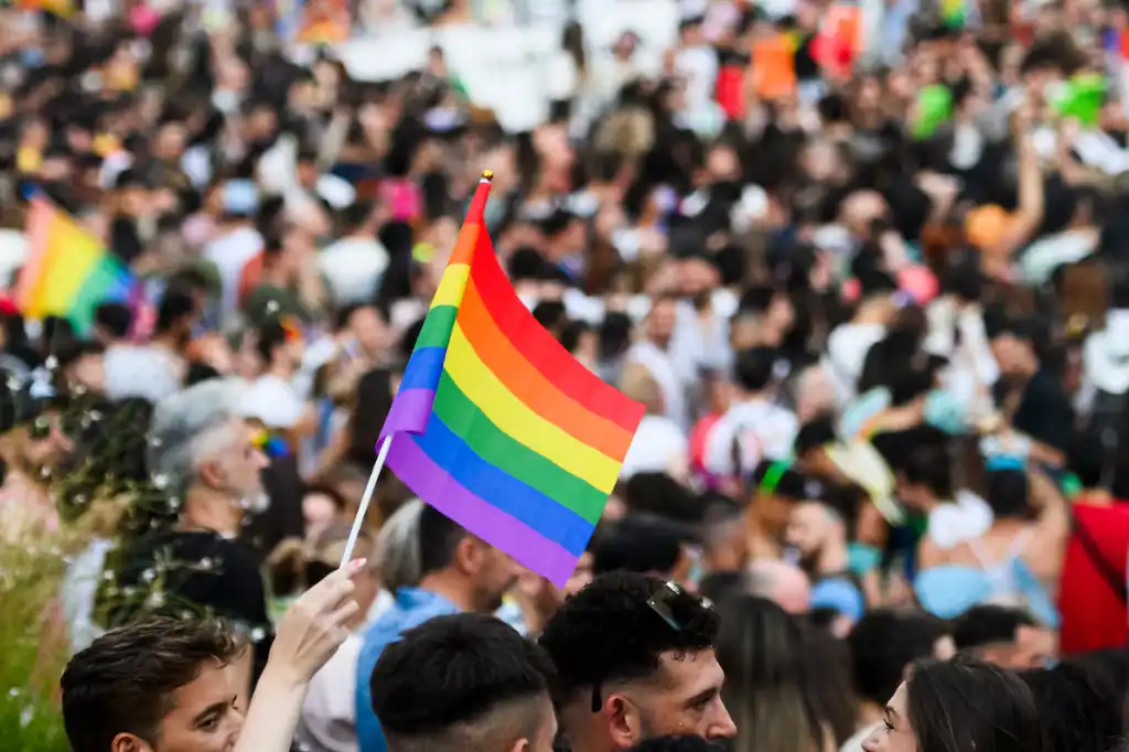 En México, la discriminación hacia la comunidad LGBTIQ+ está cobrando vidas. De acuerdo con la Federación Mexicana de Educación Sexual y Sexología (FEMESS), una de cada tres personas de la diversidad sexual y de género ha tenido ideas o intentos suicidas.