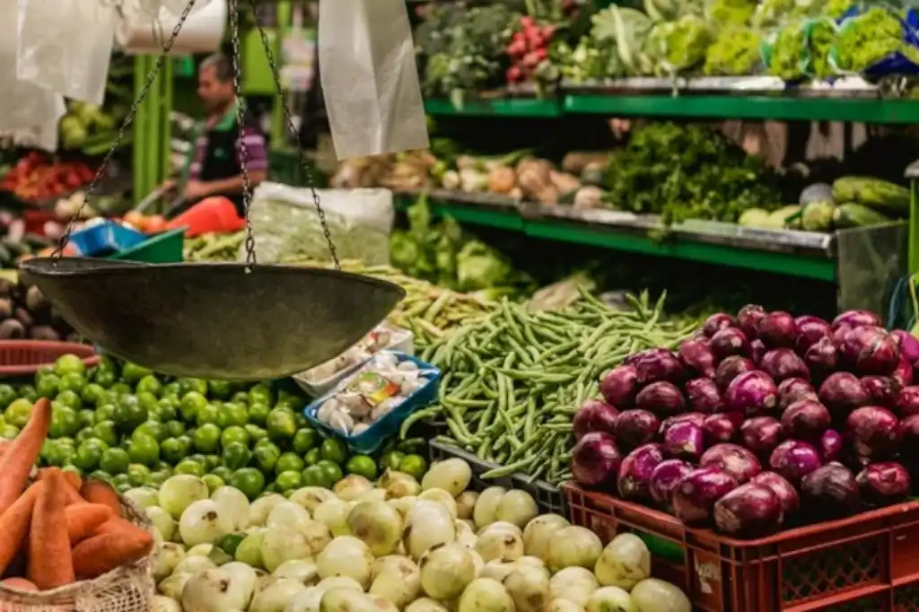 La inflación general en México alcanzó en abril de 2025 un nivel anual de 3.93%, impulsada principalmente por el encarecimiento de productos agropecuarios, informó el Instituto Nacional de Estadística y Geografía (Inegi).