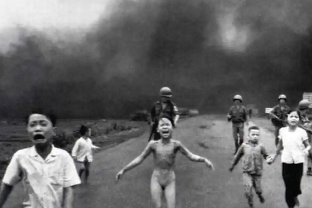 World Press Photo anunció este viernes 16 de mayo la suspensión oficial de la atribución de la célebre fotografía El terror de la guerra —conocida como La niña del napalm— al fotógrafo vietnamita Nick Ut, quien recibió por ella el Premio Pulitzer y el galardón de World Press Photo en 1973.