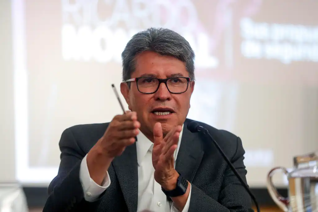 El coordinador de Morena en la Cámara de Diputados, Ricardo Monreal, calificó como una "salvajada" y un "grave acto de irresponsabilidad política" la aprobación del Fobaproa en 1998, pero advirtió que dejar de pagar esa deuda no es viable técnica ni financieramente.