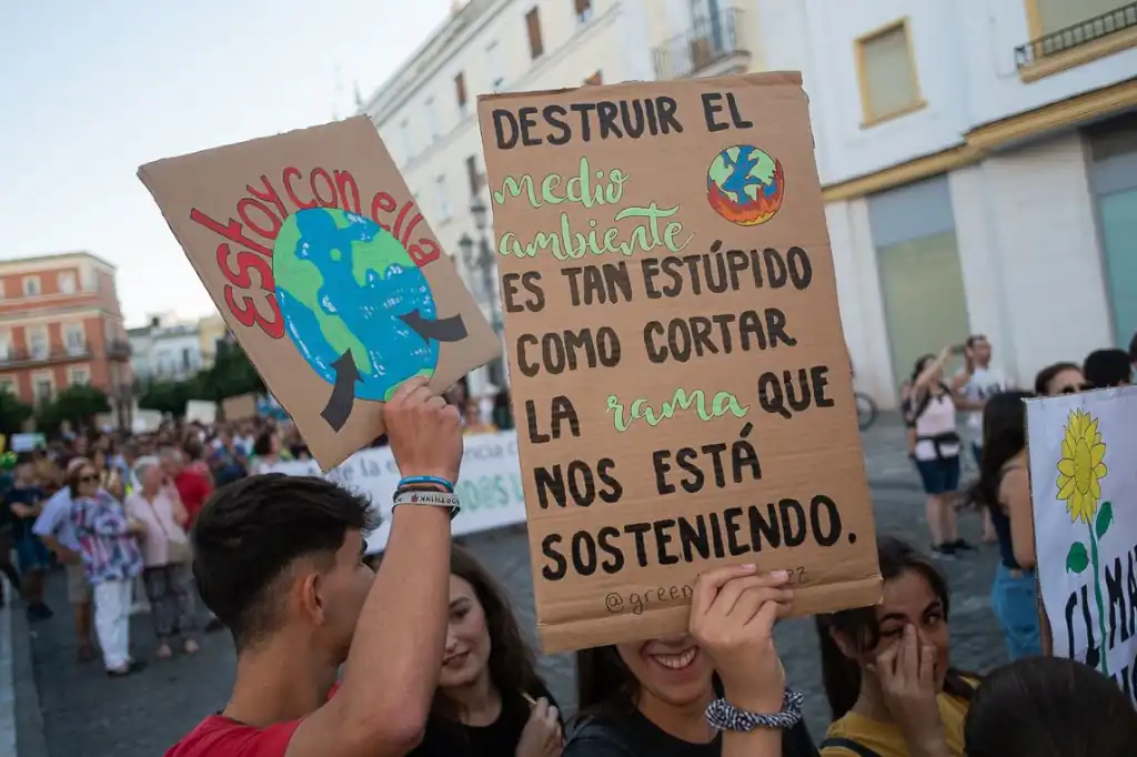 Una investigación internacional ha puesto el foco en un fenómeno cada vez más visible: la ansiedad generada por la crisis climática, esta forma específica de malestar psicológico, conocida como ecoansiedad, está siendo reconocida por la comunidad científica como una reacción emocional relevante frente al deterioro ambiental y la incertidumbre sobre el futuro del planeta.