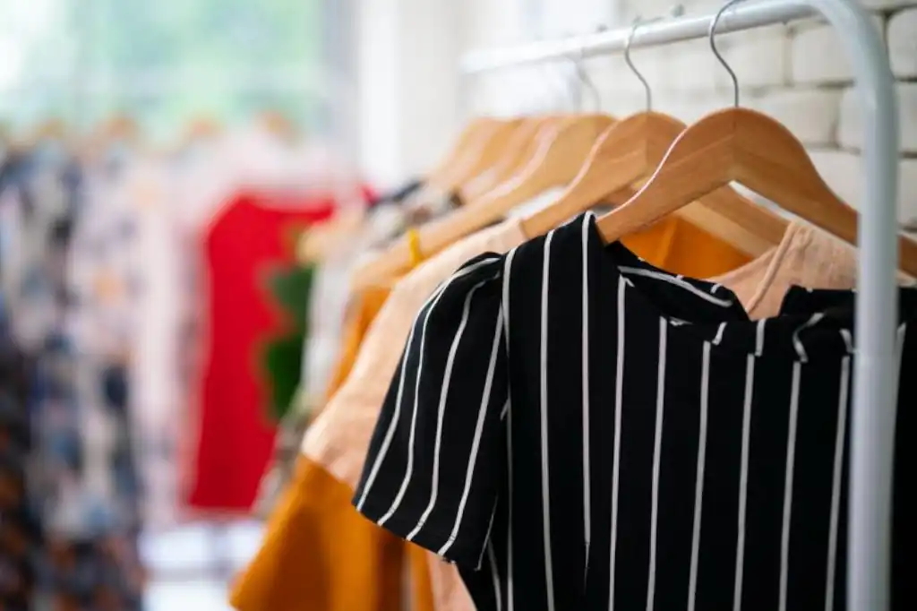 En un mundo donde la moda rápida domina y la contaminación textil sigue creciendo, el empresario mexicano Daniel Madariaga Barrilado comparte 10 consejos prácticos para cuidar la ropa y al mismo tiempo proteger el medio ambiente.