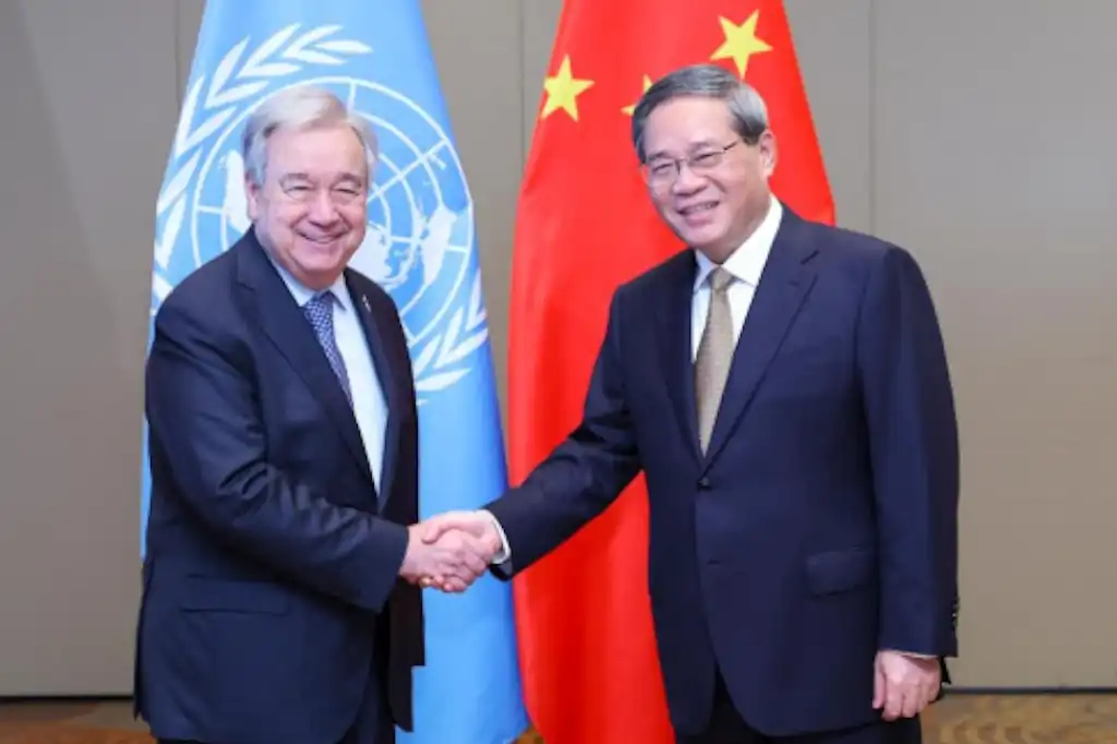 La cumbre climática celebrada este miércoles en Nueva York, con la participación de 118 países, dejó en evidencia una fractura geopolítica decisiva: mientras Estados Unidos se retira del escenario internacional, China se posiciona como actor central en la lucha contra el calentamiento global.