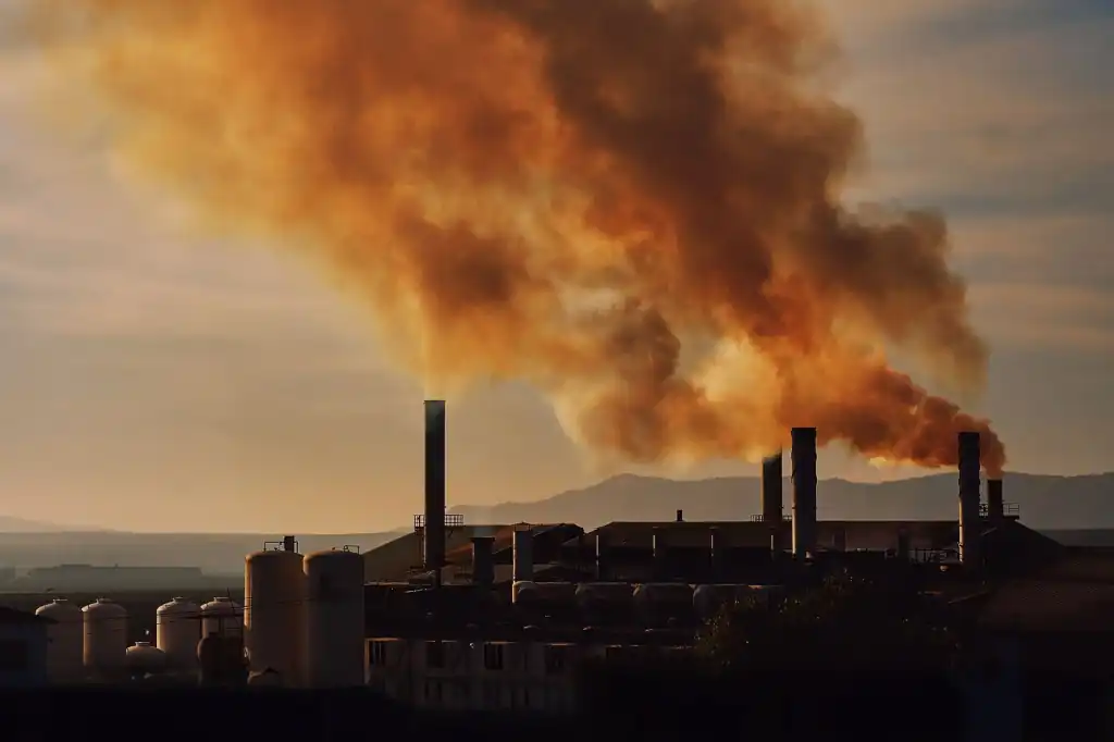 La Organización Meteorológica Mundial (OMM) confirmó que los niveles de dióxido de carbono (CO₂) en la atmósfera alcanzaron en 2024 un nuevo récord, el más alto desde que comenzaron las mediciones directas en 1957.
