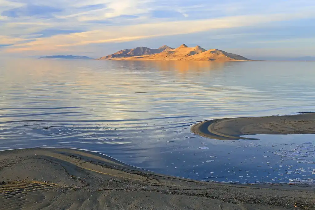 Trump promete actuar ante el colapso del Gran Lago Salado de Utah